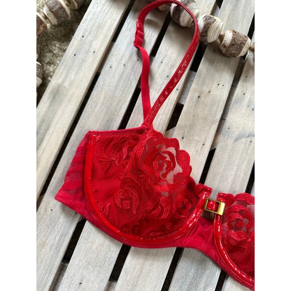 Victoria’s Secret Very Sexy Push Up Without Padding Red Faux Leather Buckle Bra - Picture 2 of 6